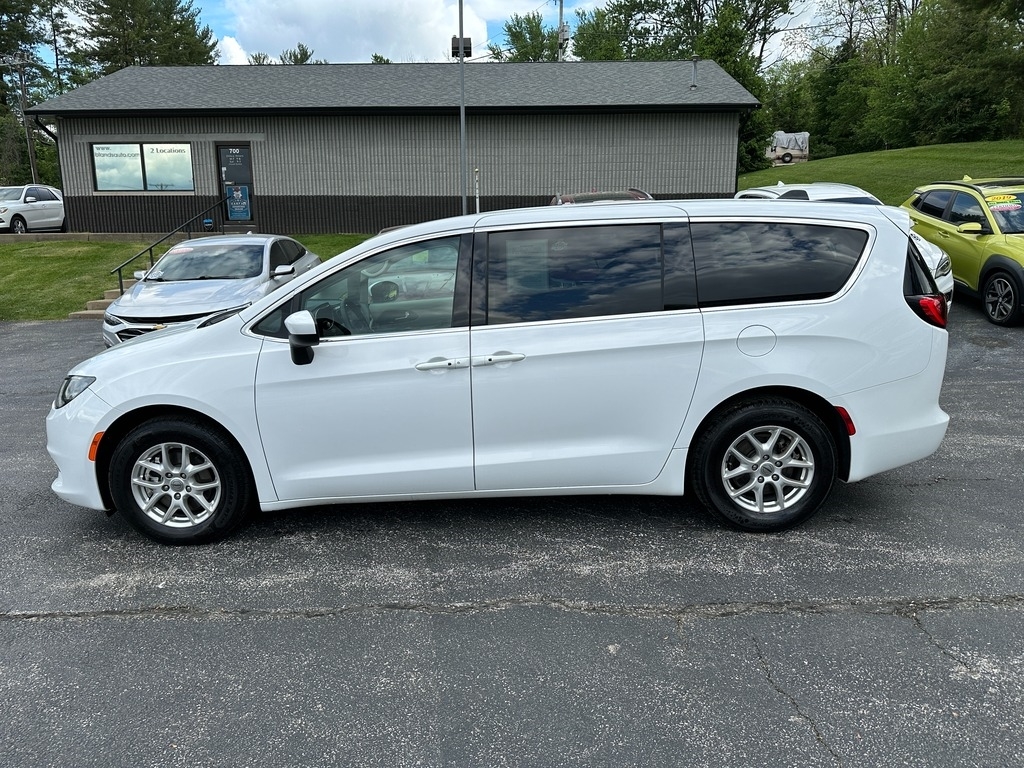 2022 Chrysler Voyager LX Mini-Van