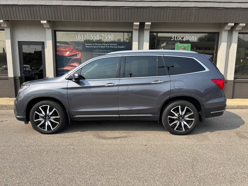2021 Honda Pilot Touring w/Rear Captain's Chairs SUV