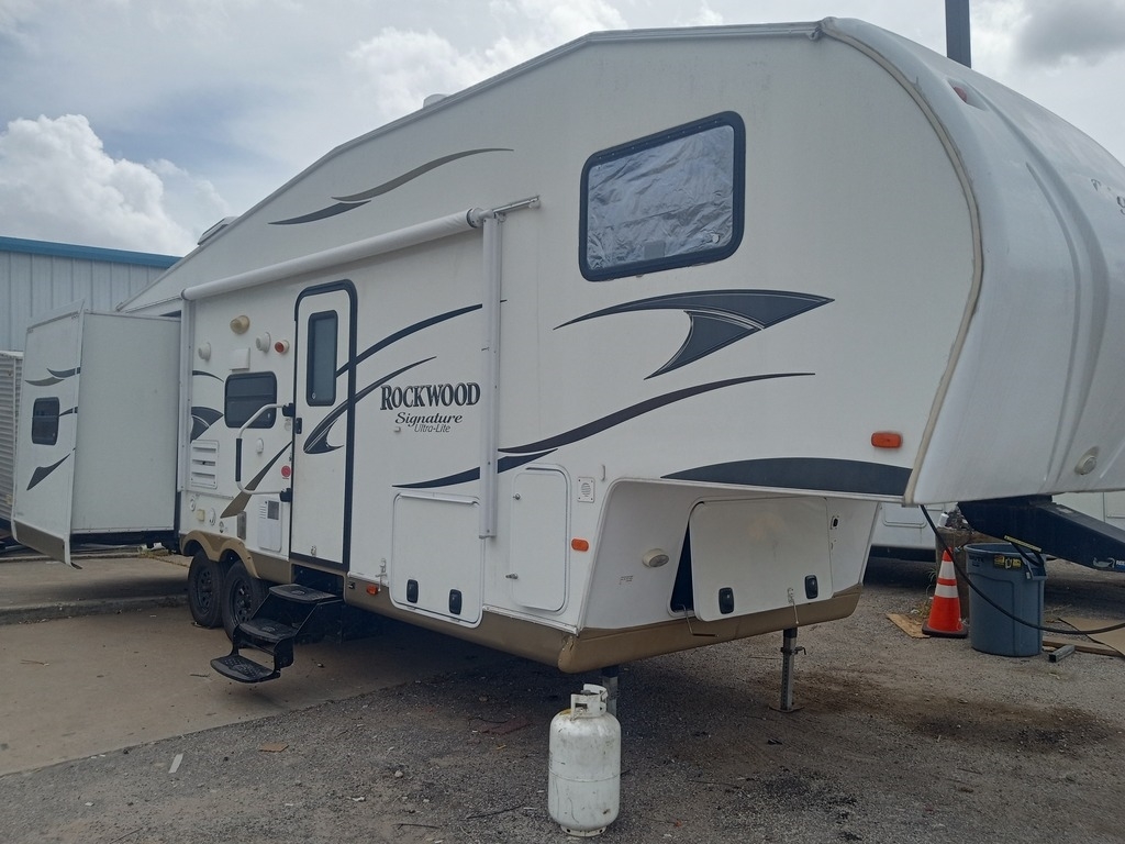 2013 Forest River Rockwood Signature Ultra Lite 8281SS