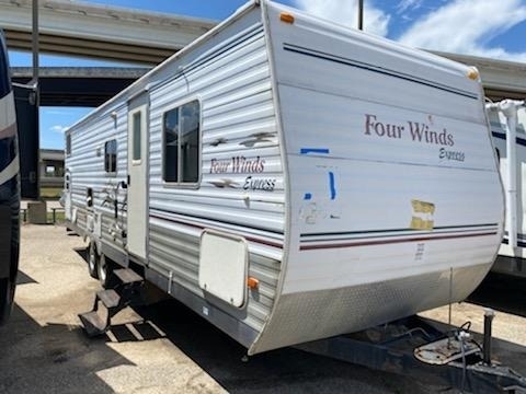 2005 Thor Industries Four Winds Express Bunk House