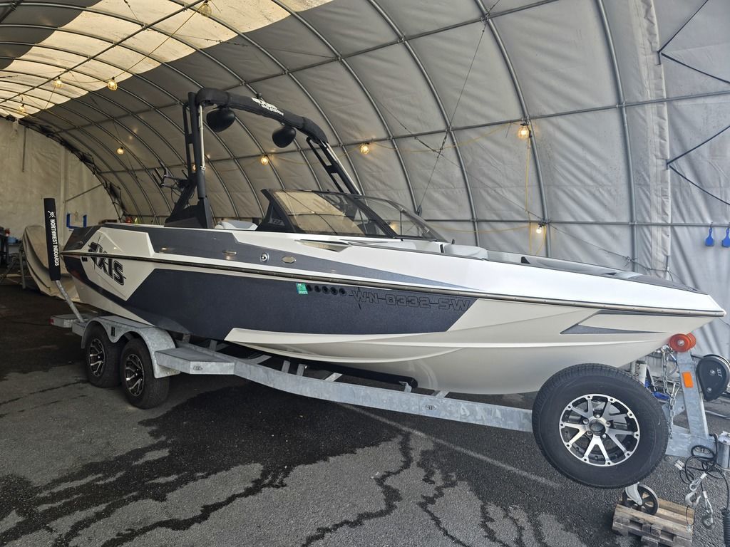 2020 Axis Wake Research T22 yacht for sale in 