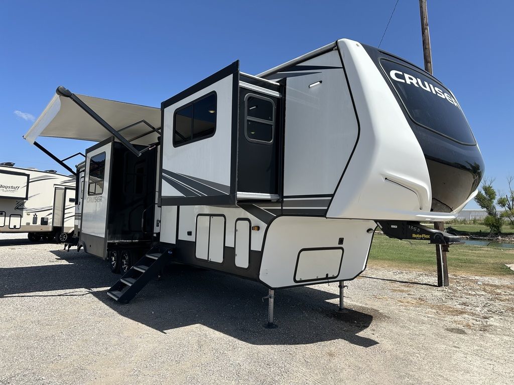 2021 CrossRoads Cruiser CR3841FL
