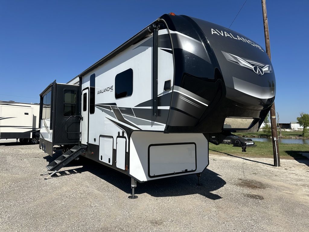 2020 Keystone Avalanche 396BH