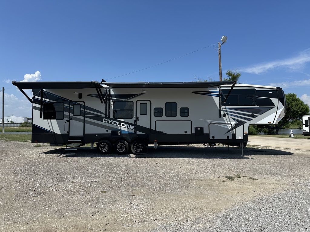 2022 Heartland Cyclone 4007