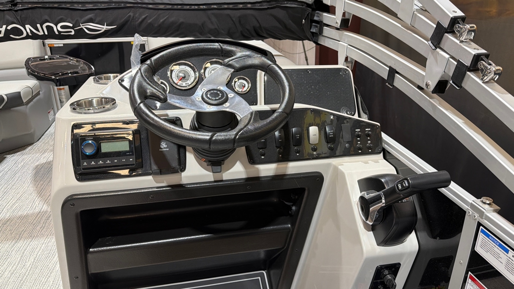 New 2025 SunCatcher Select 320RCX W/Yamaha 115 