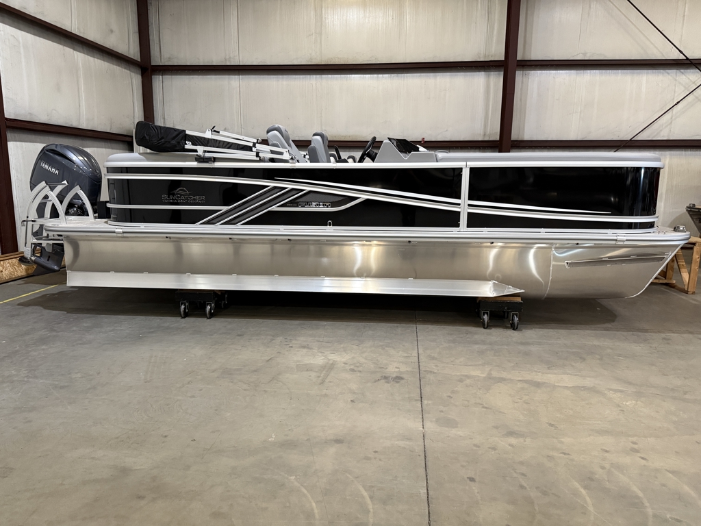 2025 SunCatcher Fusion Series 322RC W/Yamaha 200 "SHO" Trailer Available