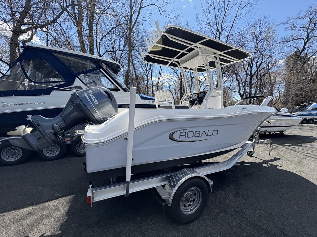 2023 Robalo R180 yacht for sale in 
