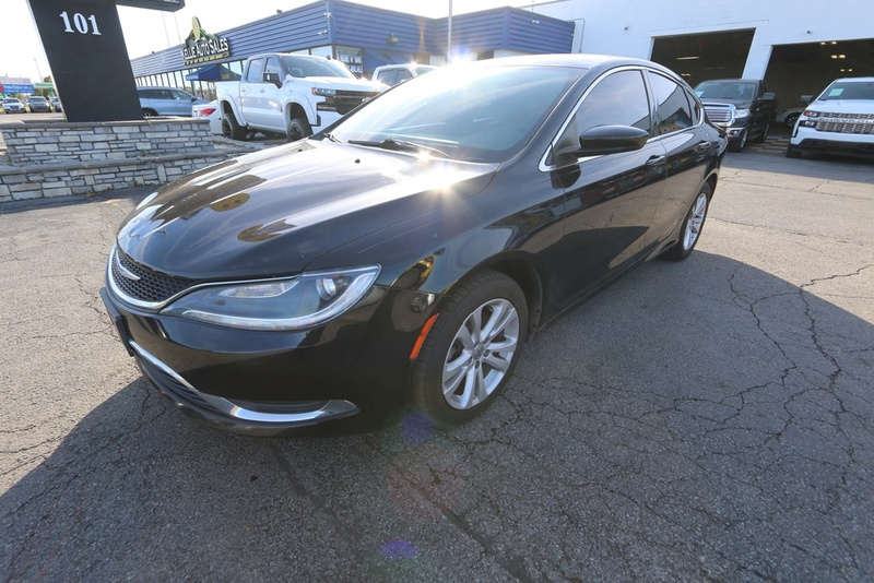 2015 Chrysler 200 Limited's photo