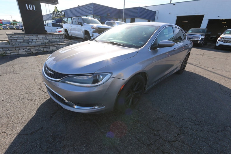 2015 Chrysler 200 Limited's photo