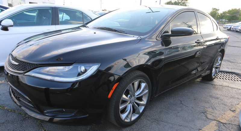 2015 Chrysler 200 S's photo