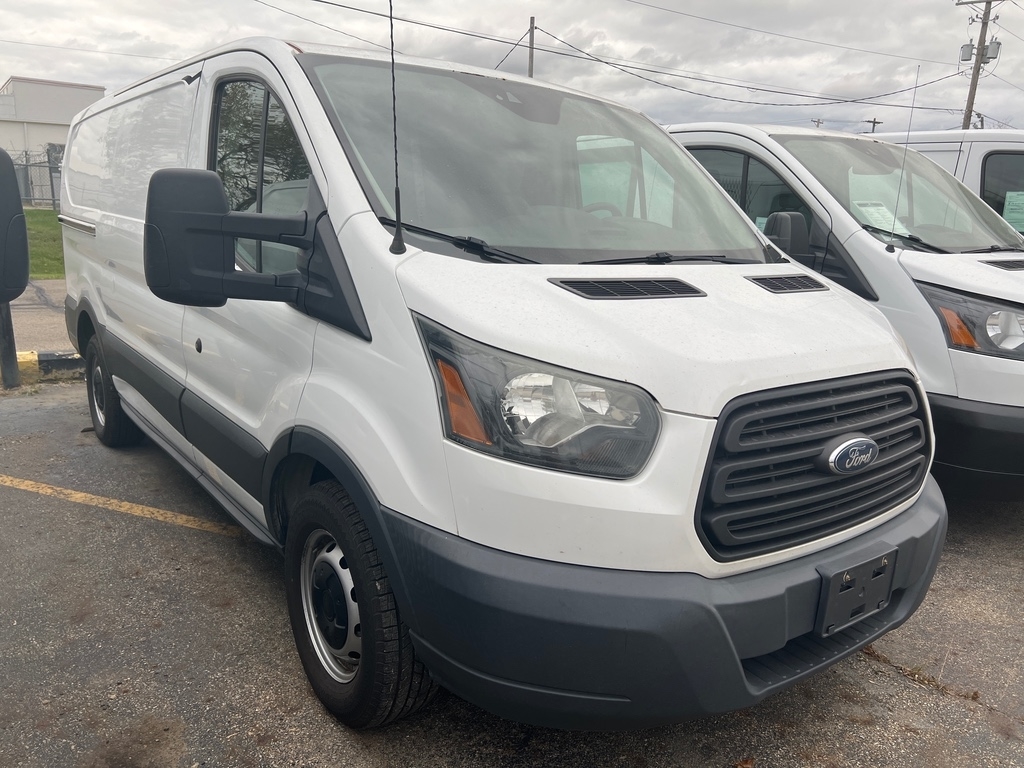 2015 Ford Transit Base's photo