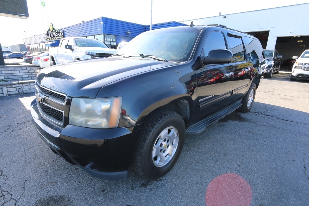 2010 Chevrolet Suburban LT's photo