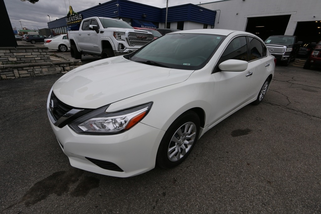 2016 Nissan Altima S's photo