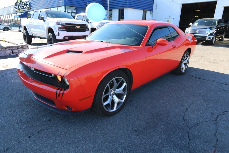 2016 Dodge Challenger SXT's photo