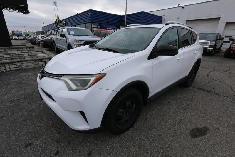 2016 Toyota RAV4 LE's photo