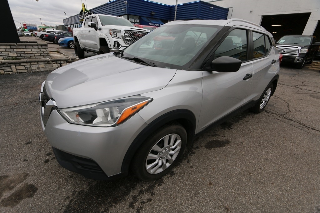 2019 Nissan Kicks S's photo