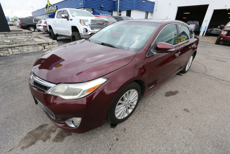 2013 Toyota Avalon Limited Hybrid's photo