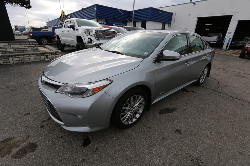 2016 Toyota Avalon Limited's photo