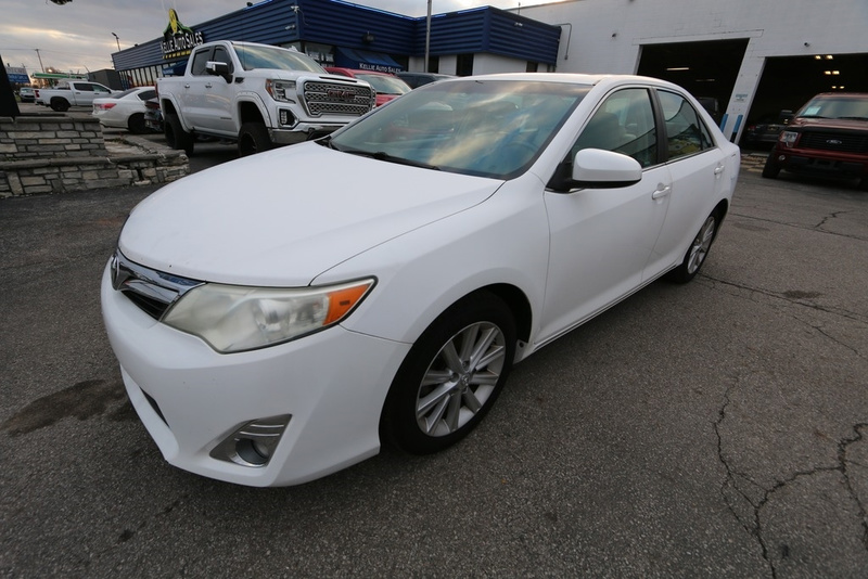 2014 Toyota Camry XLE's photo