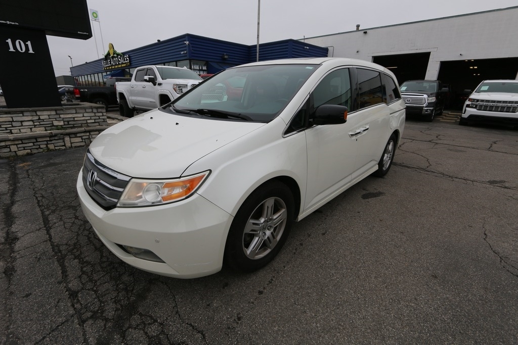 2013 Honda Odyssey Touring's photo