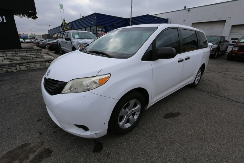 2011 Toyota Sienna Base's photo