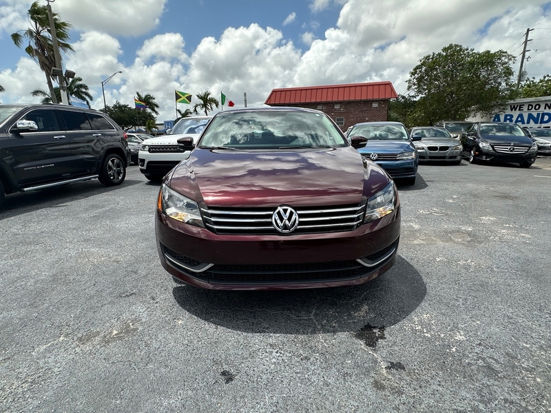 2013 Volkswagen Passat SE's photo