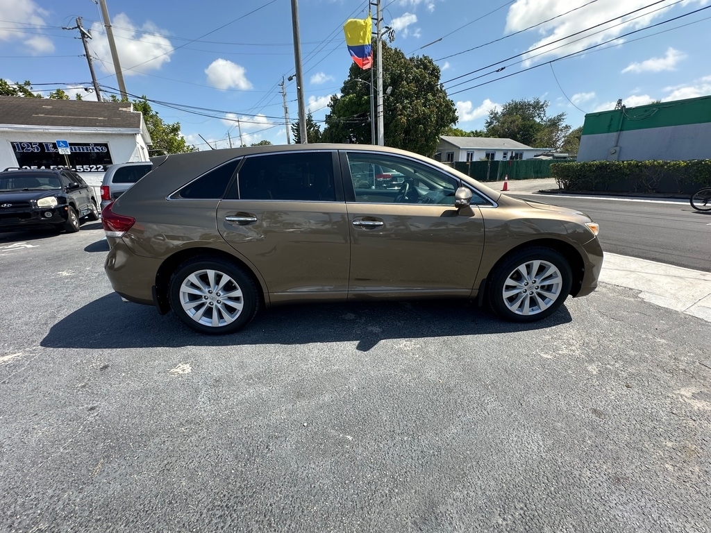 2013 Toyota Venza XLE's photo