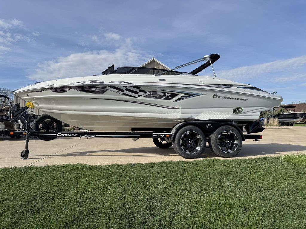 New 2025 Crownline 220 SS LPX, Davenport - Boat Trader