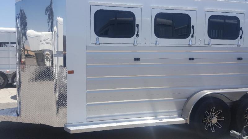 2026 Trails West Manufacturing SIERRA II Horse Trailer Warmblood