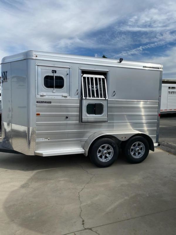 2026 Logan Coach BULLSEYE Horse Trailer