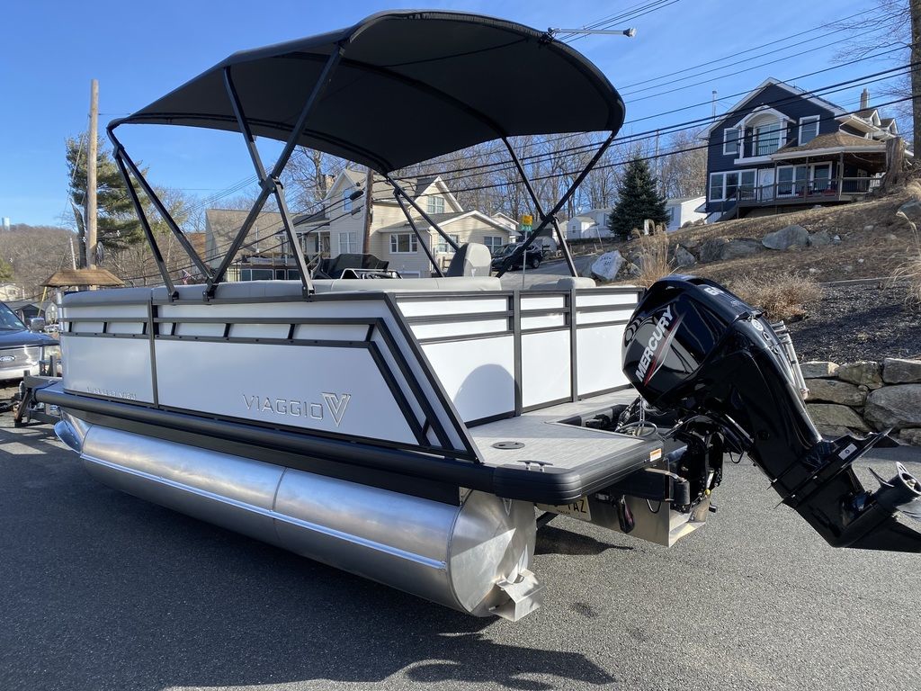 New 2025 Lund 1870 Predator Z1870C Center Console, 07849 Lake