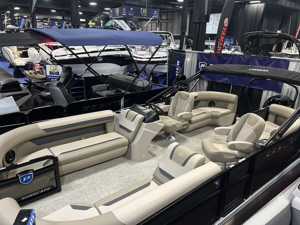 New 2025 Lund 1870 Predator Z1870C Center Console, 07849 Lake
