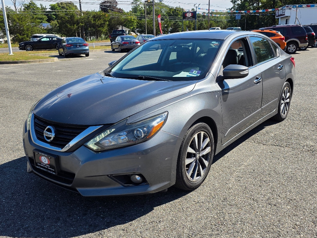 2017 Nissan Altima SL's photo