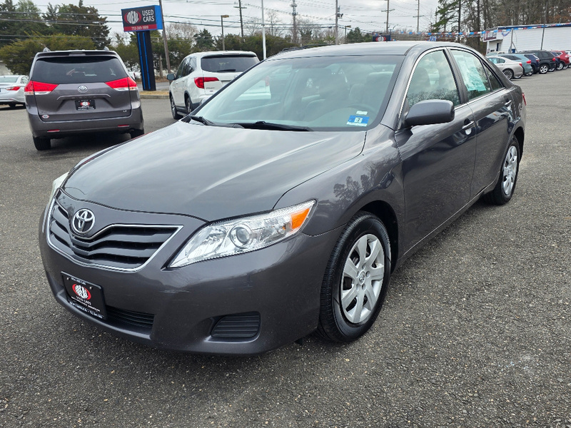 2011 Toyota Camry LE's photo