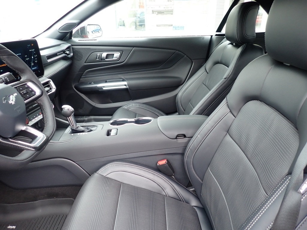 2026 Ford Mustang - 10