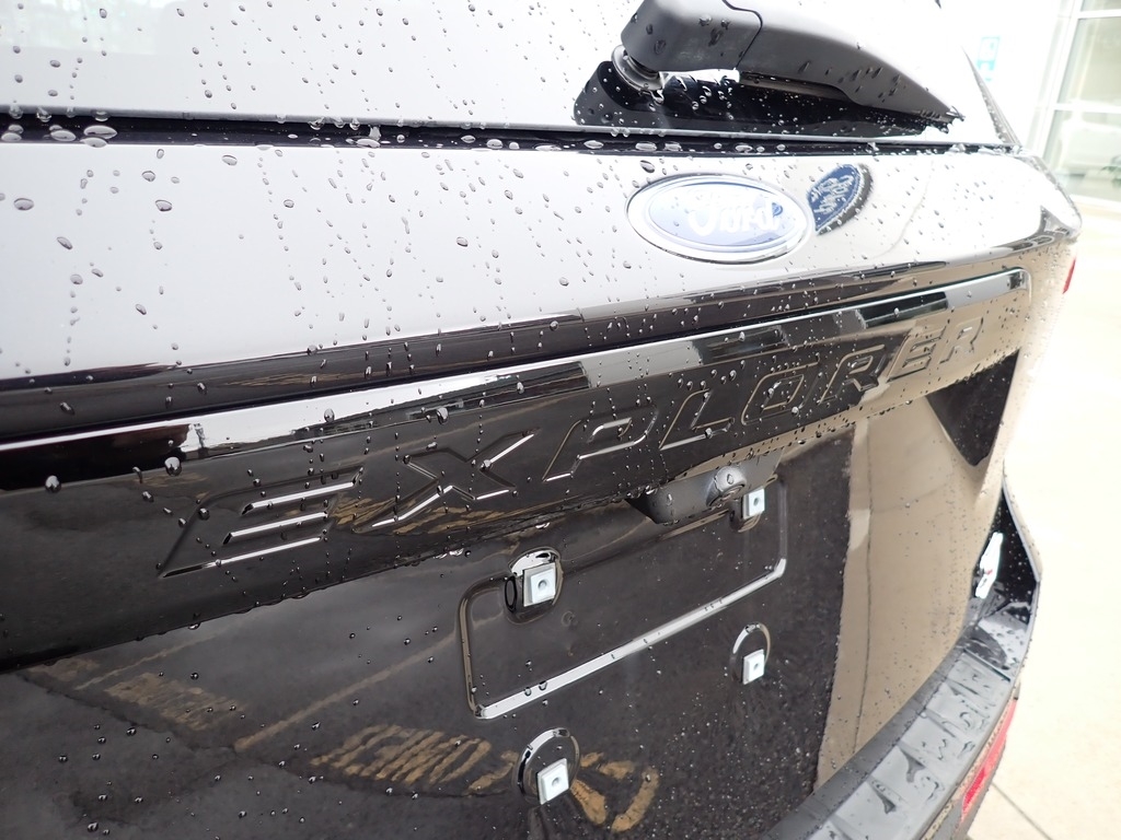 2023 Ford Explorer ST - 3