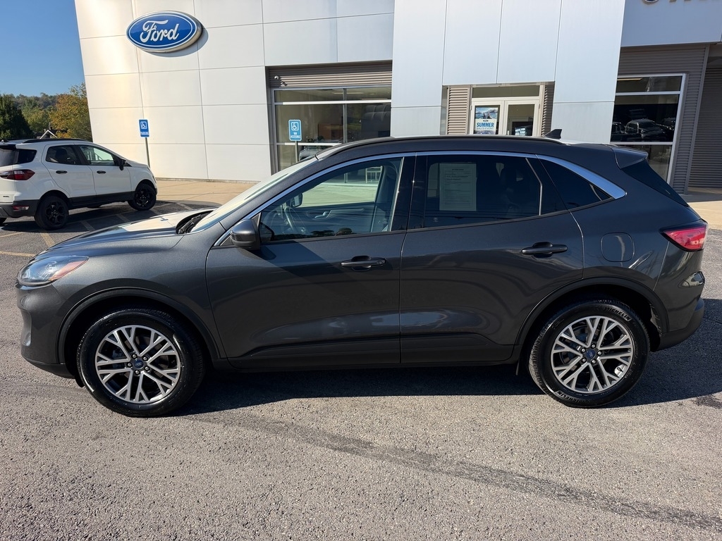 2020 Ford Escape photo 2 of 30