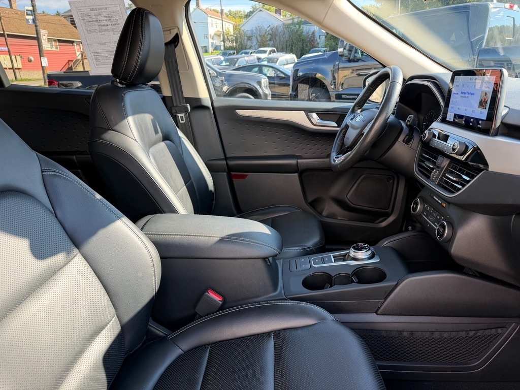 2020 Ford Escape photo 9 of 30