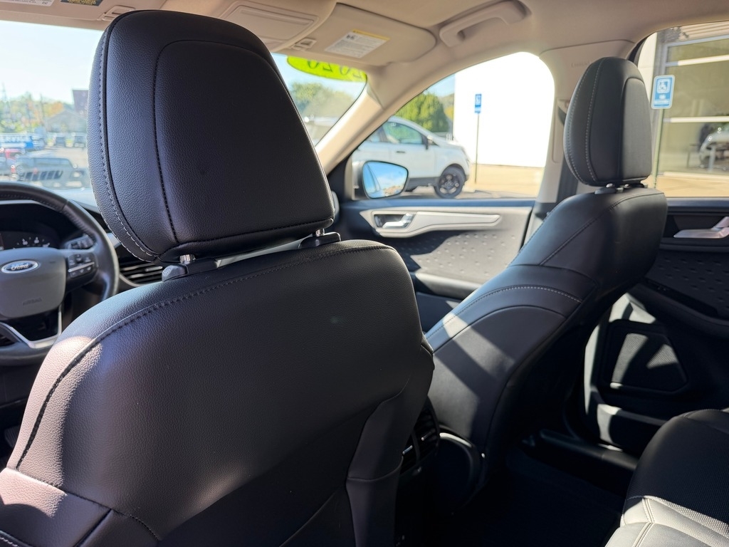 2020 Ford Escape photo 16 of 30