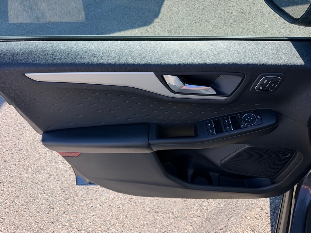 2020 Ford Escape photo 20 of 30