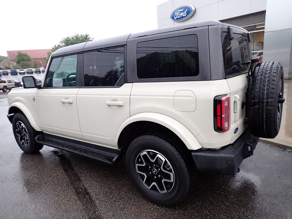2025 Ford Bronco Outer Banks TAN at Star Lake Ford