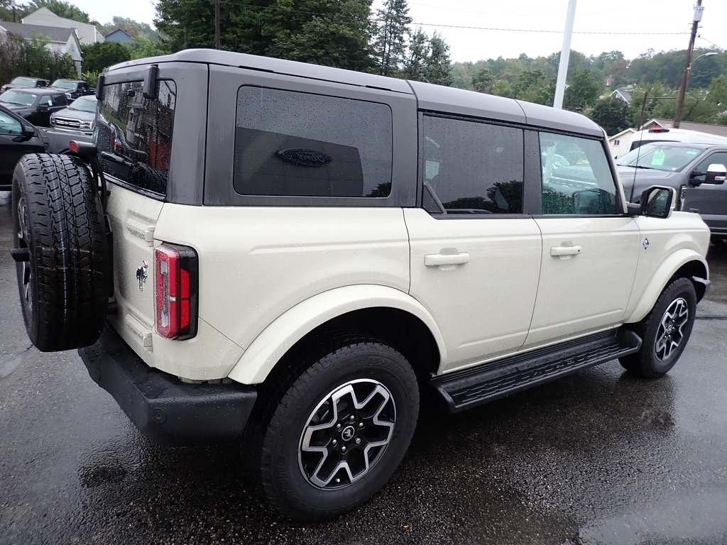 2025 Ford Bronco Outer Banks TAN at Star Lake Ford