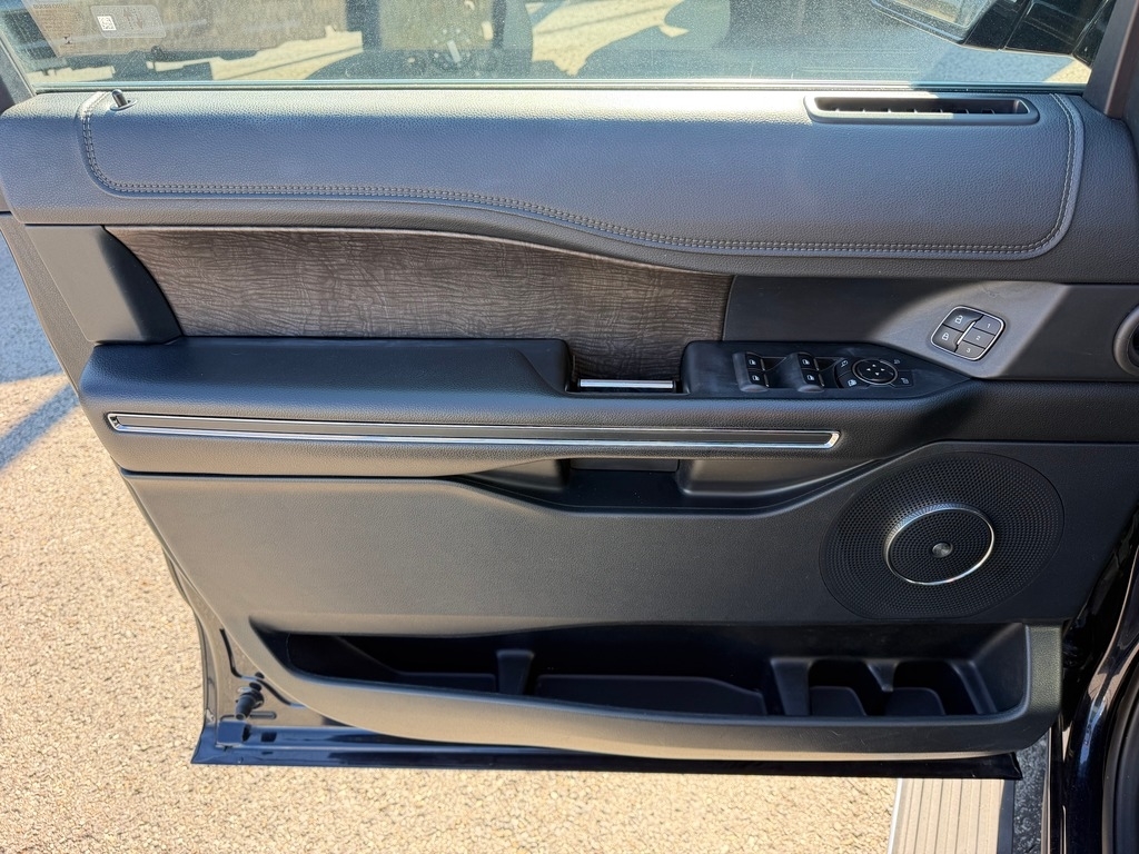 2021 Ford Expedition MAX photo 21 of 30