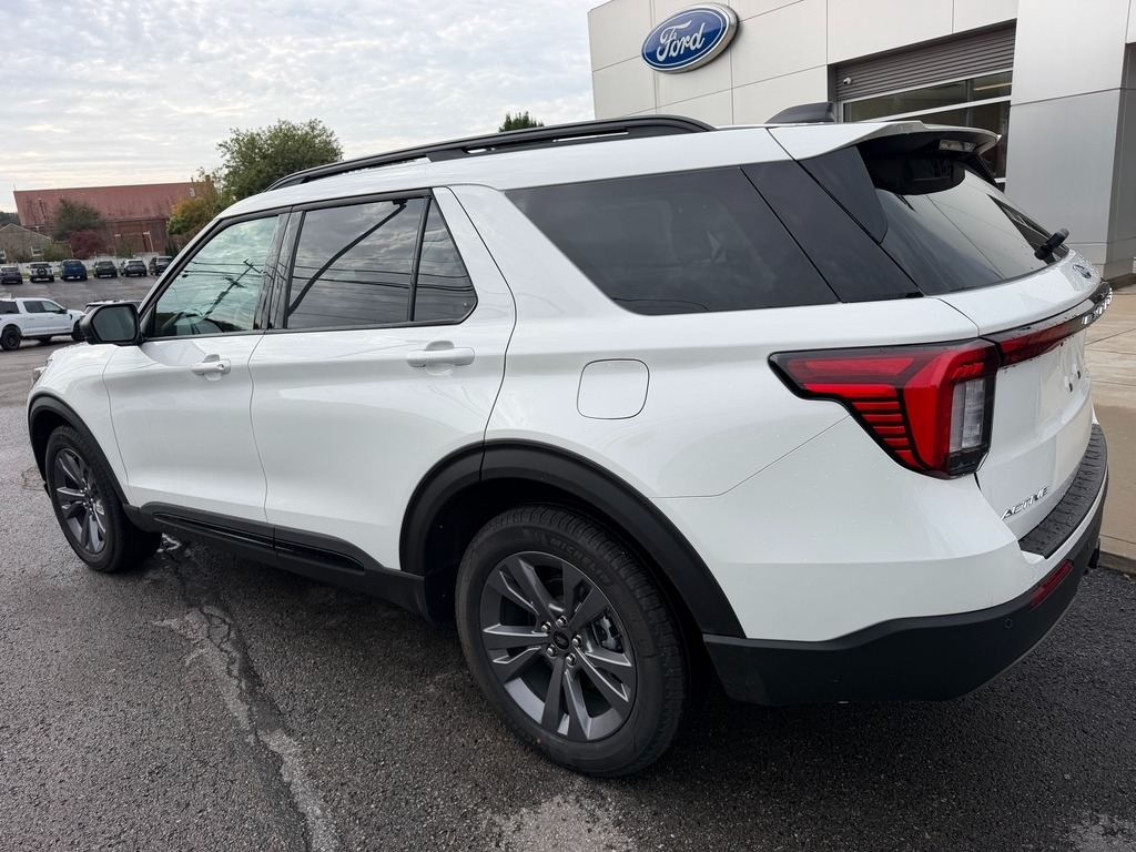 2026 Ford Explorer photo 3 of 20