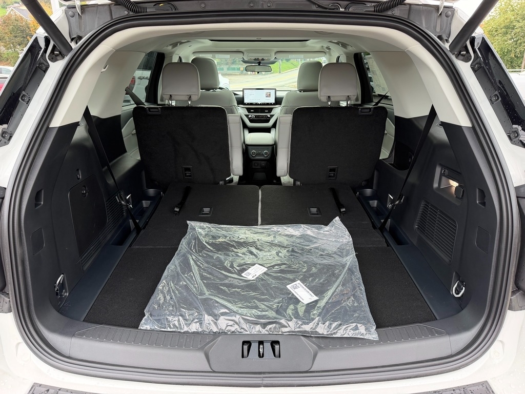 2026 Ford Explorer photo 5 of 20