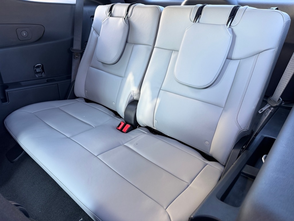 2027 Ford EXPLORER A photo 13 of 20