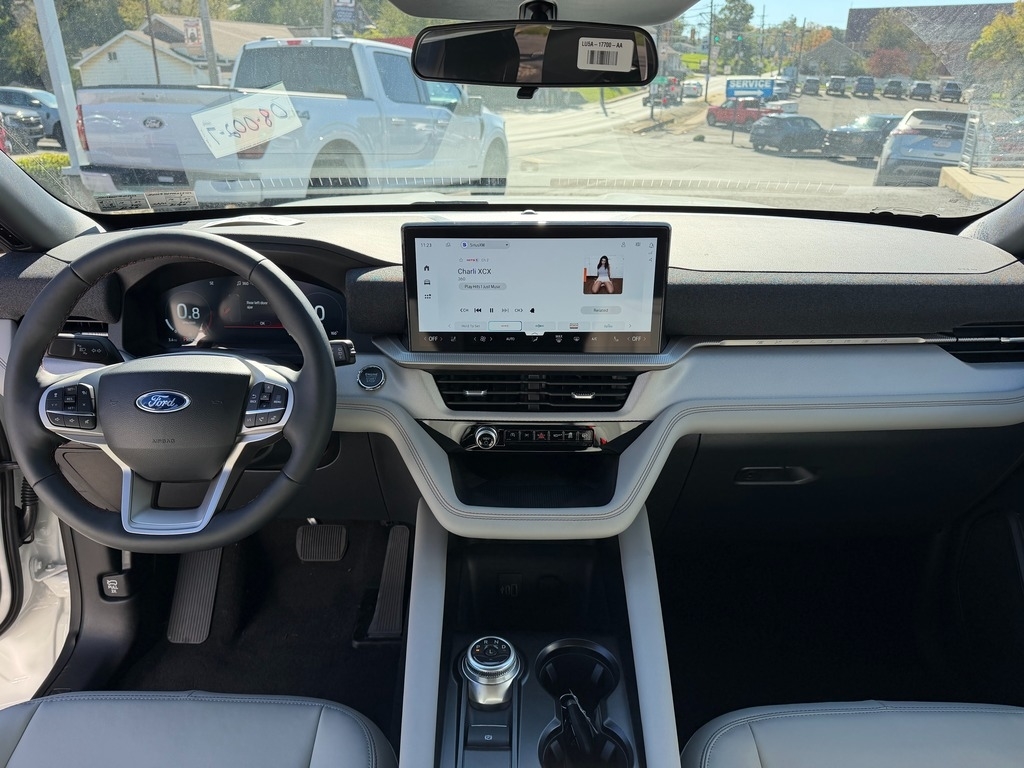 2027 Ford EXPLORER A photo 14 of 20