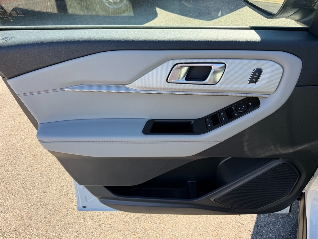 2027 Ford EXPLORER A photo 15 of 20