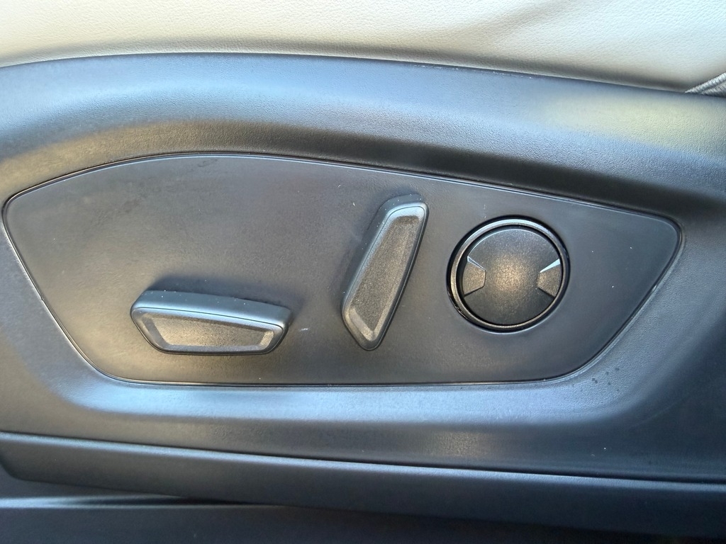 2027 Ford EXPLORER A photo 17 of 20