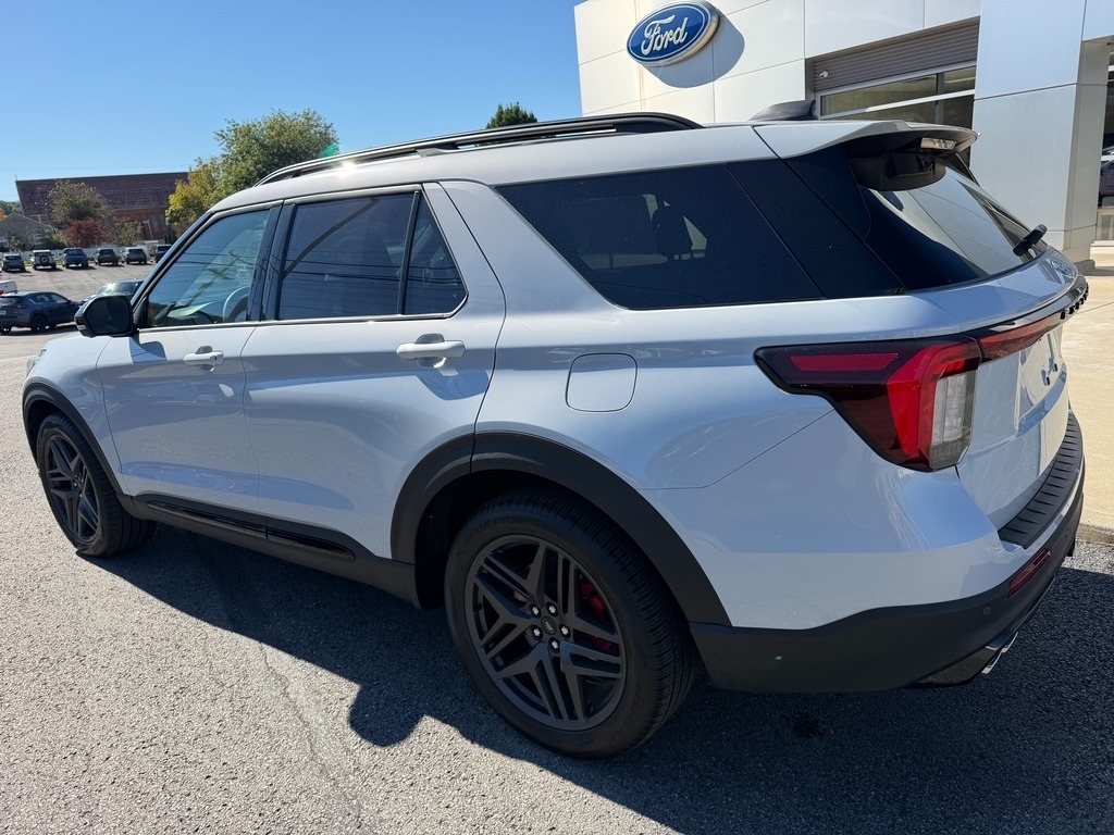 2026 Ford Explorer photo 3 of 20